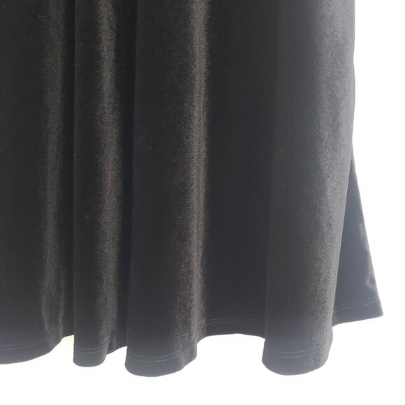 3/$25 Hot Topic Velvet Mini Skater Skirt L Flare Gothic Academia Black - Picture 6 of 6